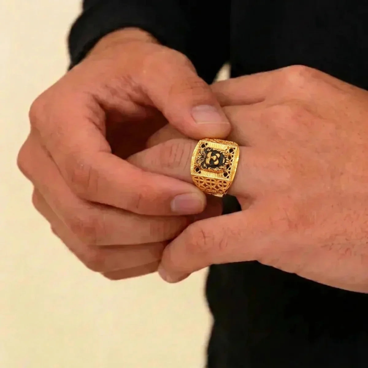 22K Men’s Yellow Gold Fancy Ring – 9.1g, Polished Finish, Resizable, Size 10