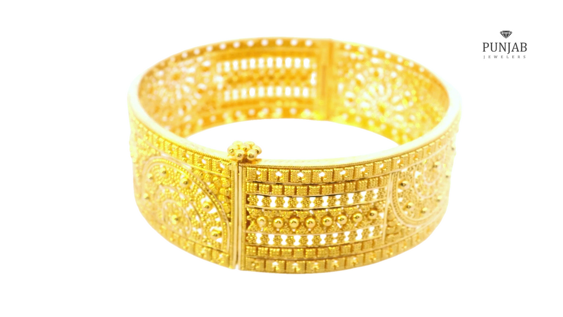 22K Yellow Gold Screw Bangle with Intricate Detailing