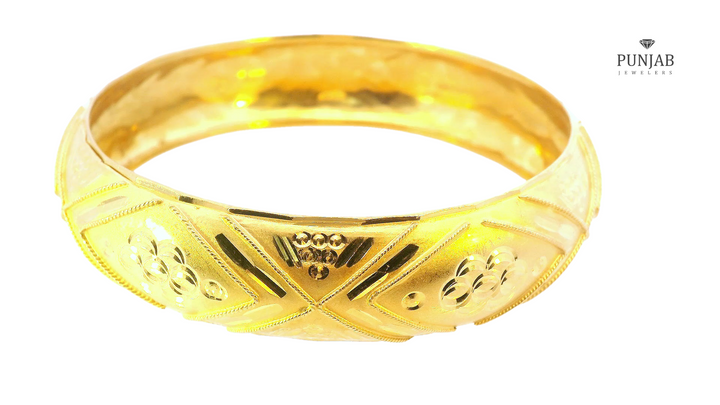 22K Yellow Gold Bangle with Intricate Detailing