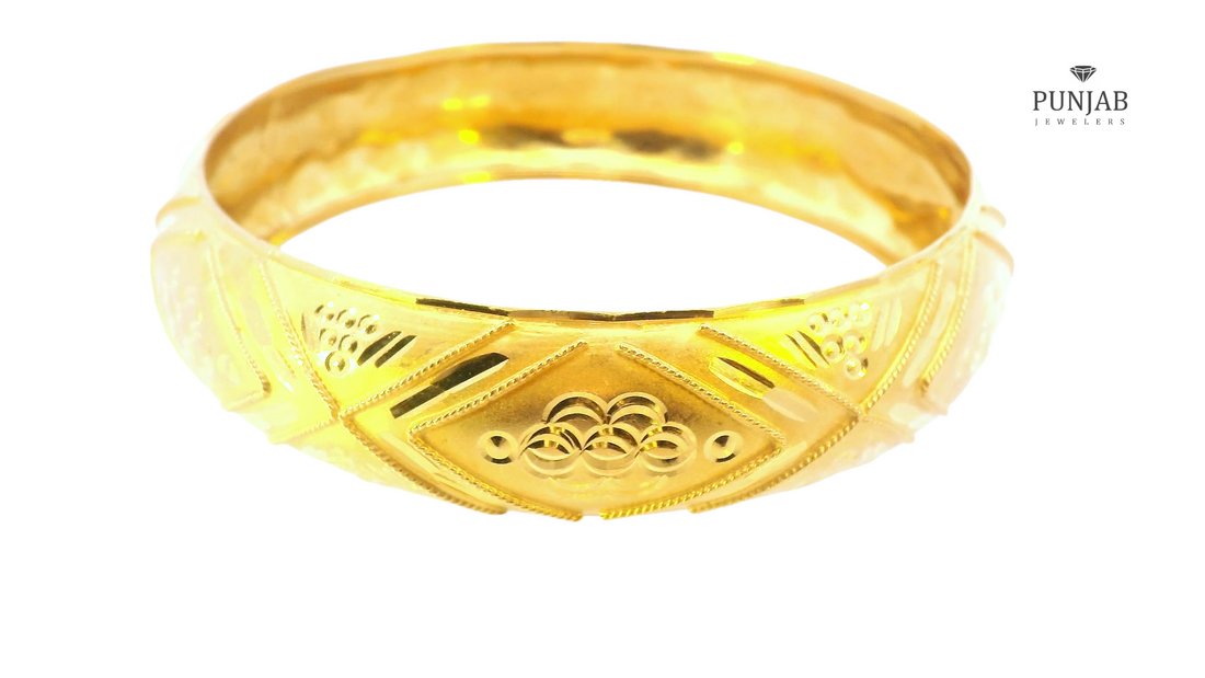 22K Yellow Gold Bangle with Intricate Detailing