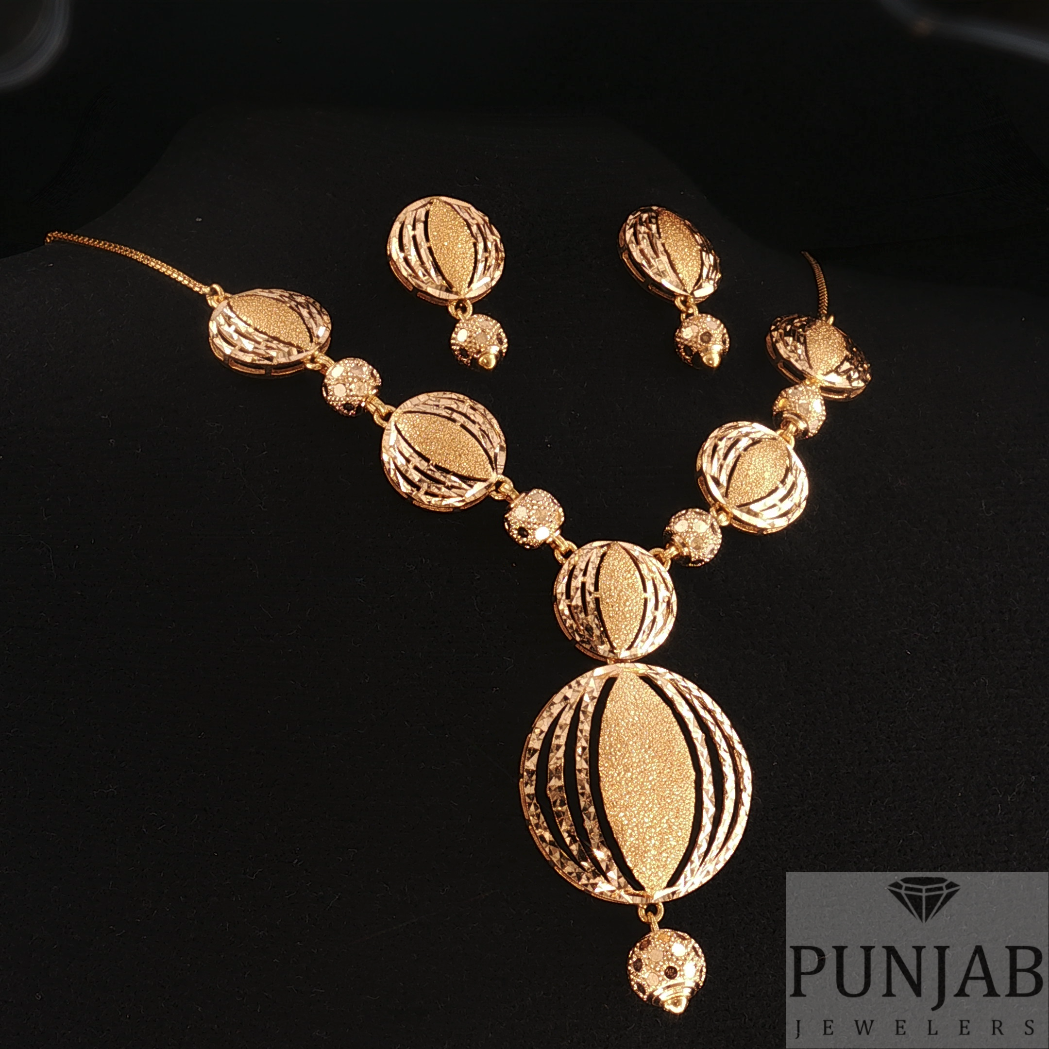 22K Polished Yellow Gold Beaded Strand Necklace