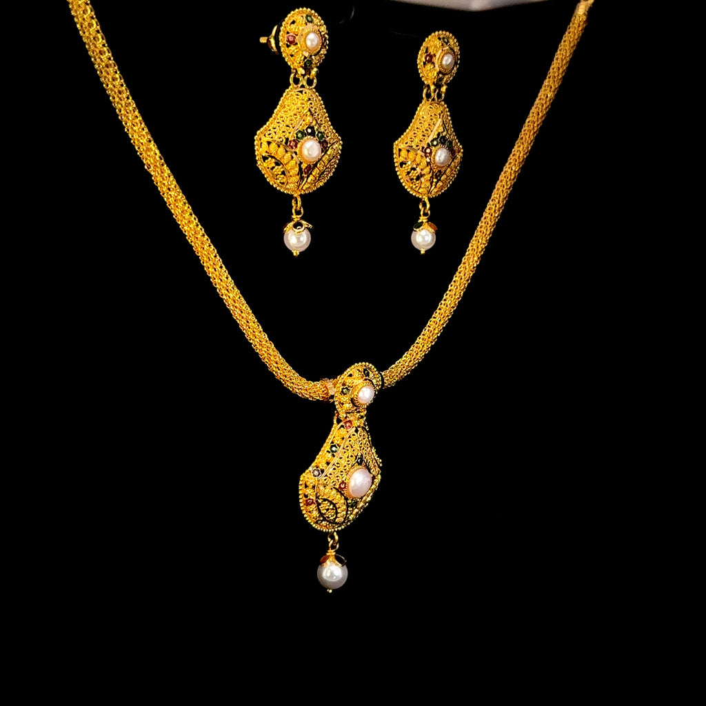 22K Classic Round White Pearl Charm Necklace in Polished Yellow Gold