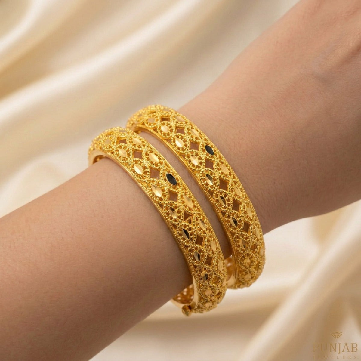 22K Yellow Gold Traditional Bangles – Timeless Heritage Design