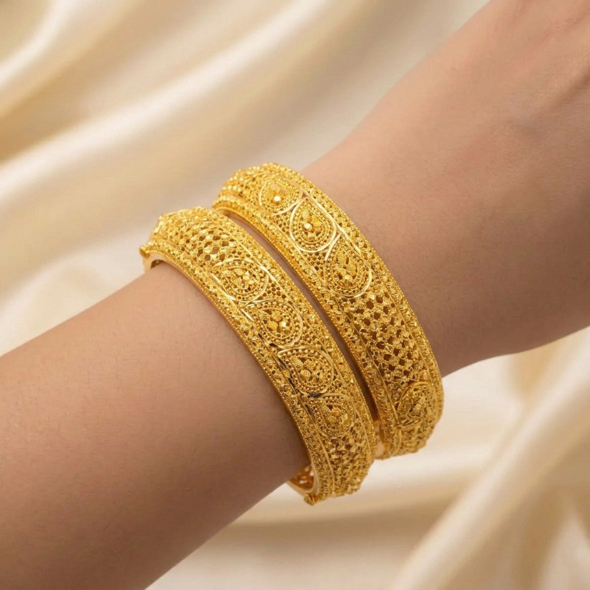22K Yellow Gold Traditional Screw Open Bangles