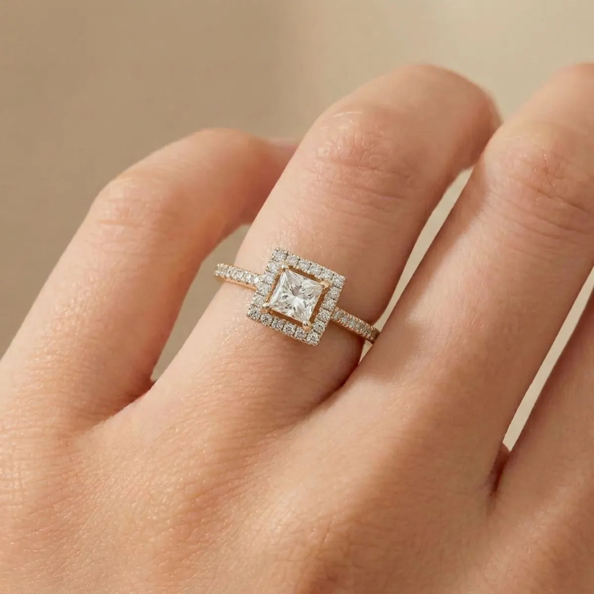 18K Yellow Gold Diamond Ring with 0.86 CT Diamond (SI Clarity)