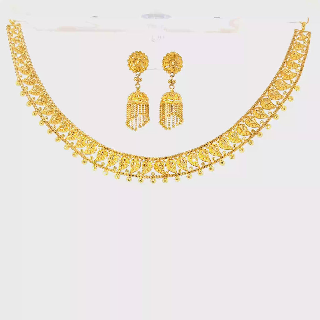 22K Engraved Yellow Gold Medallion Choker Necklace