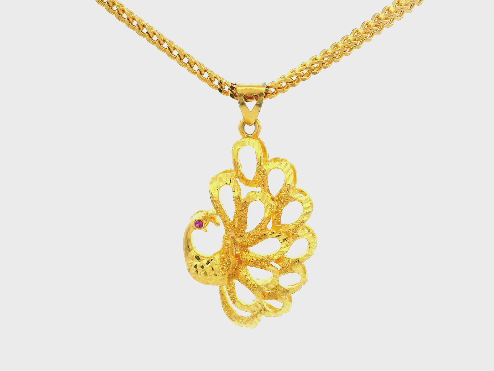 22K Yellow Gold Peacock Pendant with Decorative Feather Design